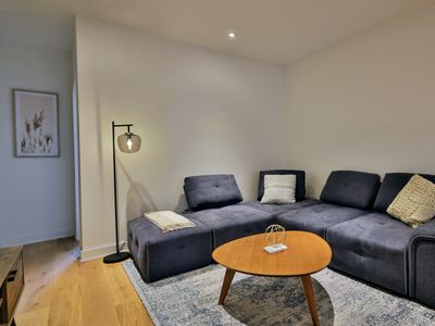 Elegant 4BR/2BA Penthouse – Stylish & Spacious