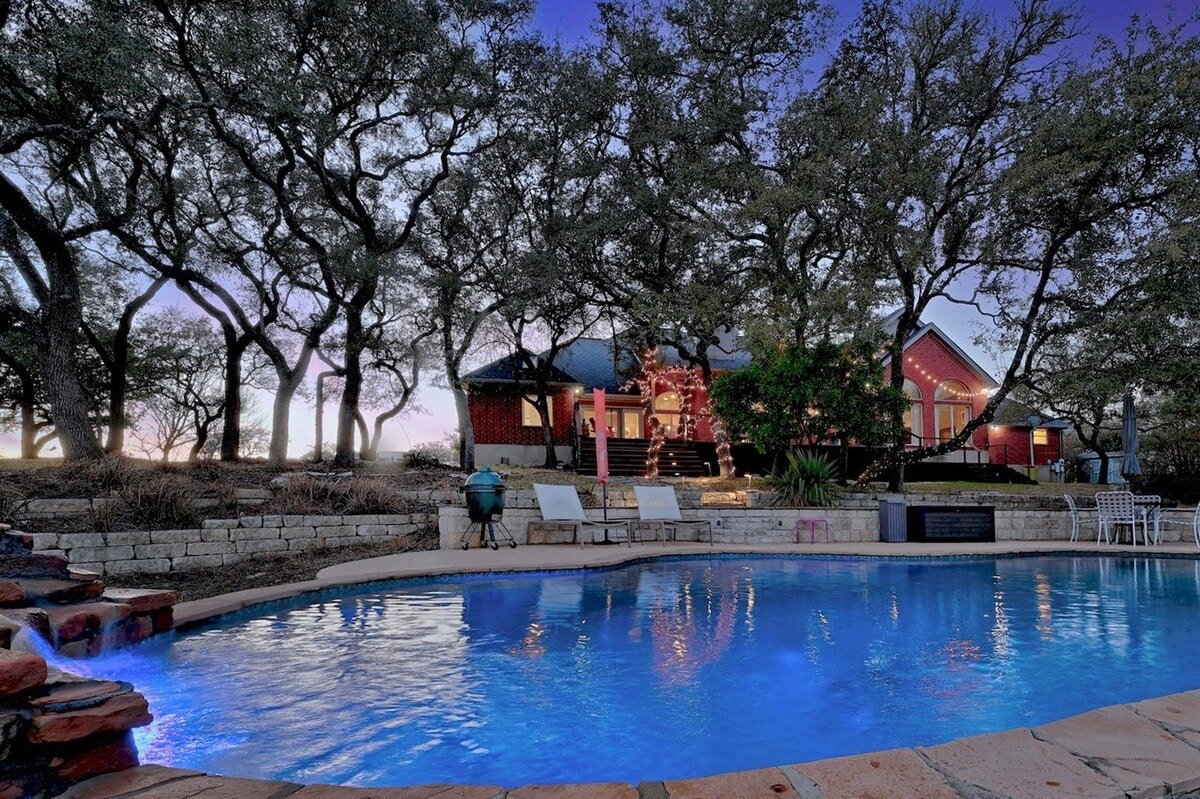 Perfect Retreat + Pool + Cedar Hot Tub + Sleeps 12 gallery image 3