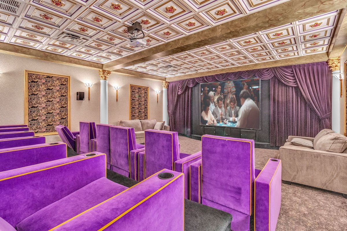 15,000 Sqft 5min from strip! 1.5 acre Mega Mansion gallery image 3