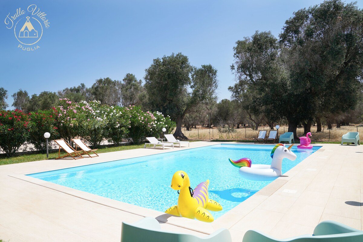 Piscine luxueuse au milieu des oliviers gallery image 4