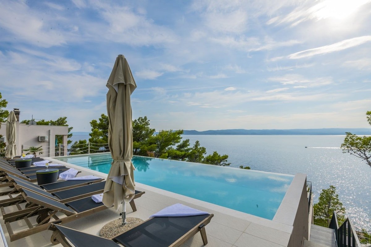Luxury Beachfront Villa Glorious Brela-Heated Pool gallery image 2