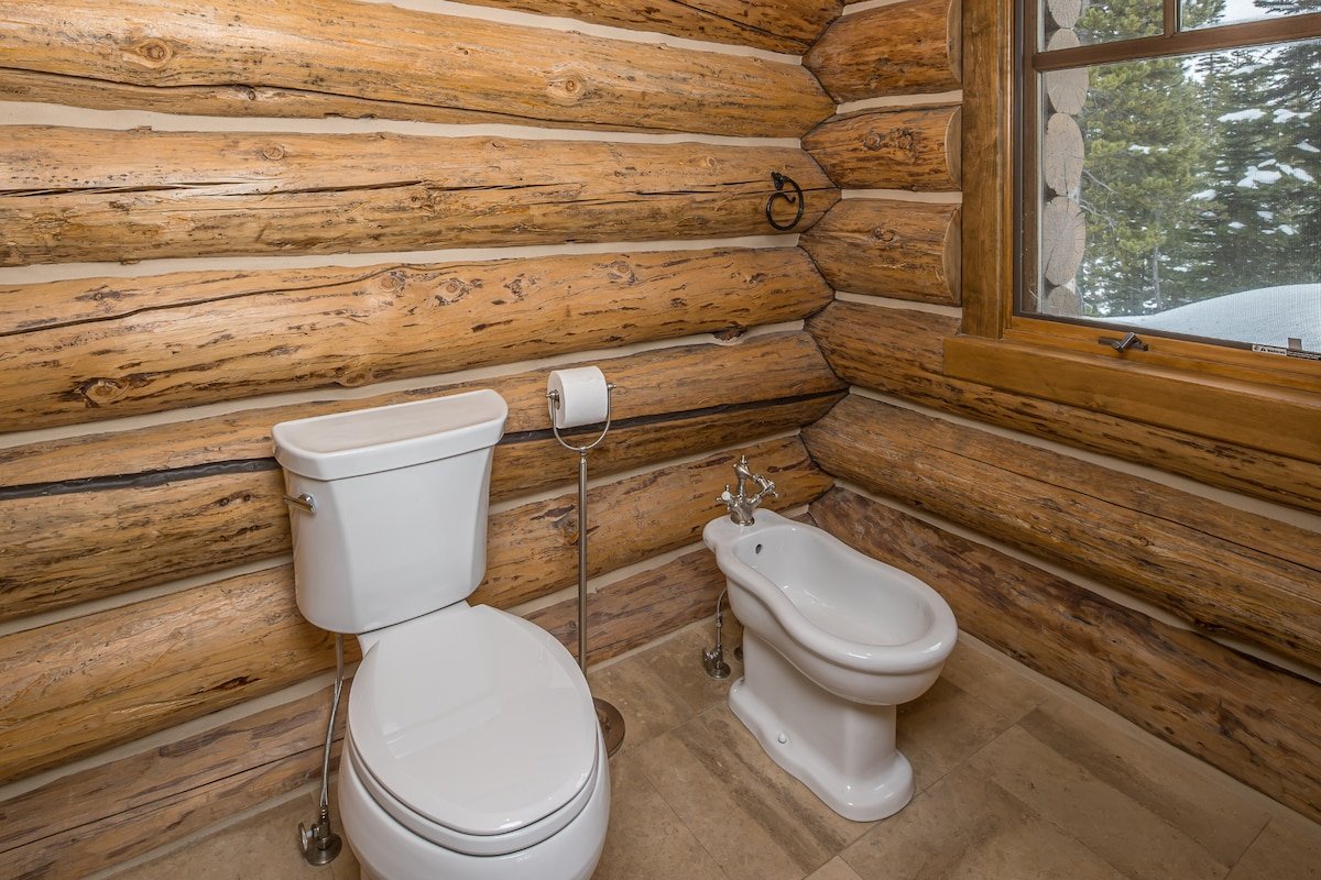 EPIC Ski In/Out • Hot Tub, Grill, Privacy + Views! gallery image 5