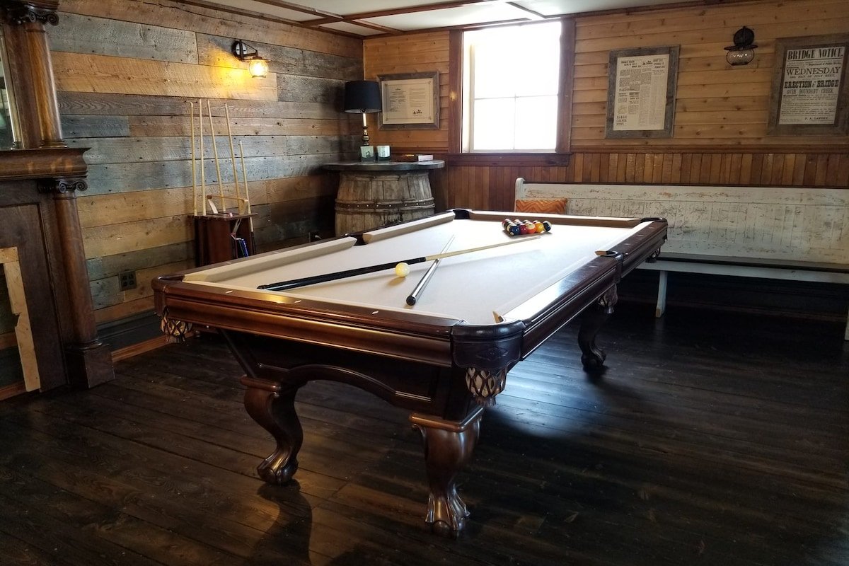 Jone’s Brook Cottage: BBQ-Pool-Table-Firepit-AC gallery image 4