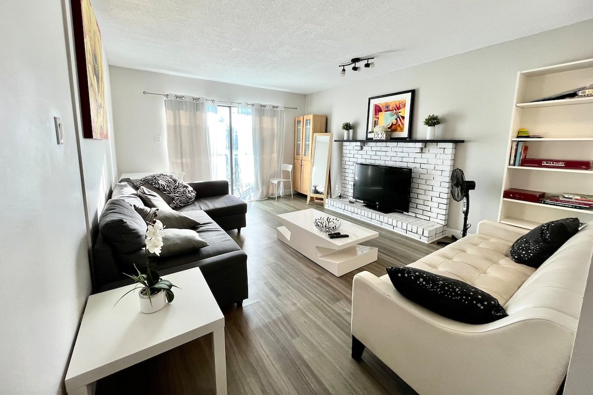 Main St, 10 min to downtown King Ed, 4 BR 2 Bath gallery image 2