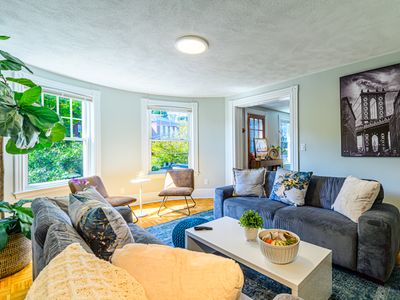 Family Retreat – Stunning 5BR2BA w Parking/ Near T