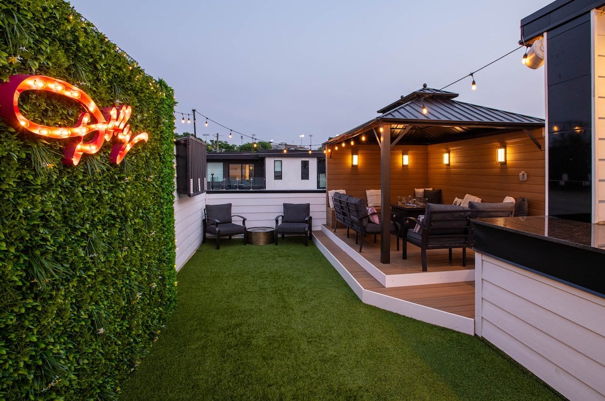 The Skyline @ The Gulch | Pool + Broadway Views gallery image 3