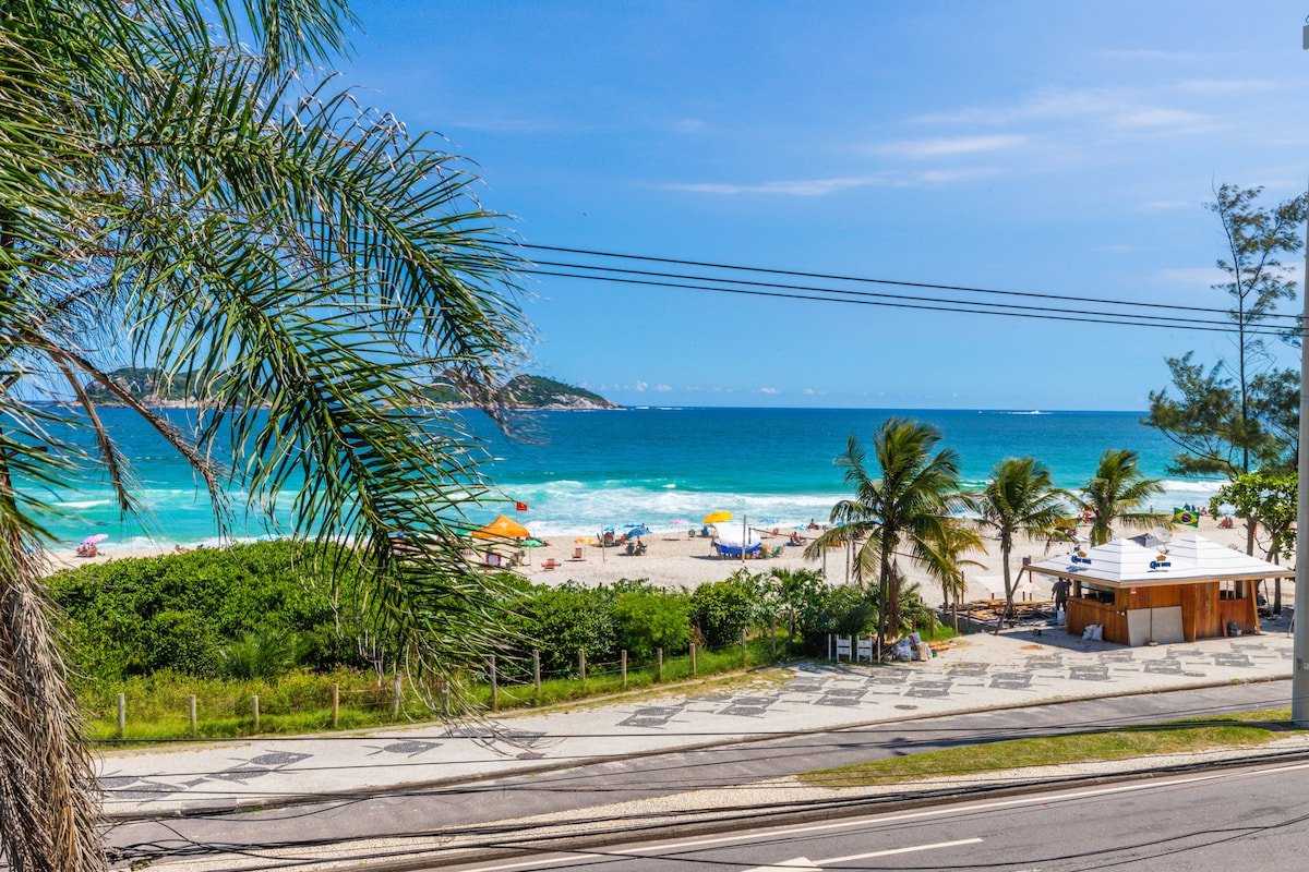 Luxury Beach Front Paradise! Daily Maid Service! gallery image 3