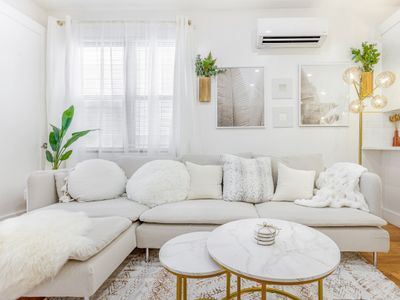 The Brooklyn Townhome I 9 BD 4 BA | Free Parking