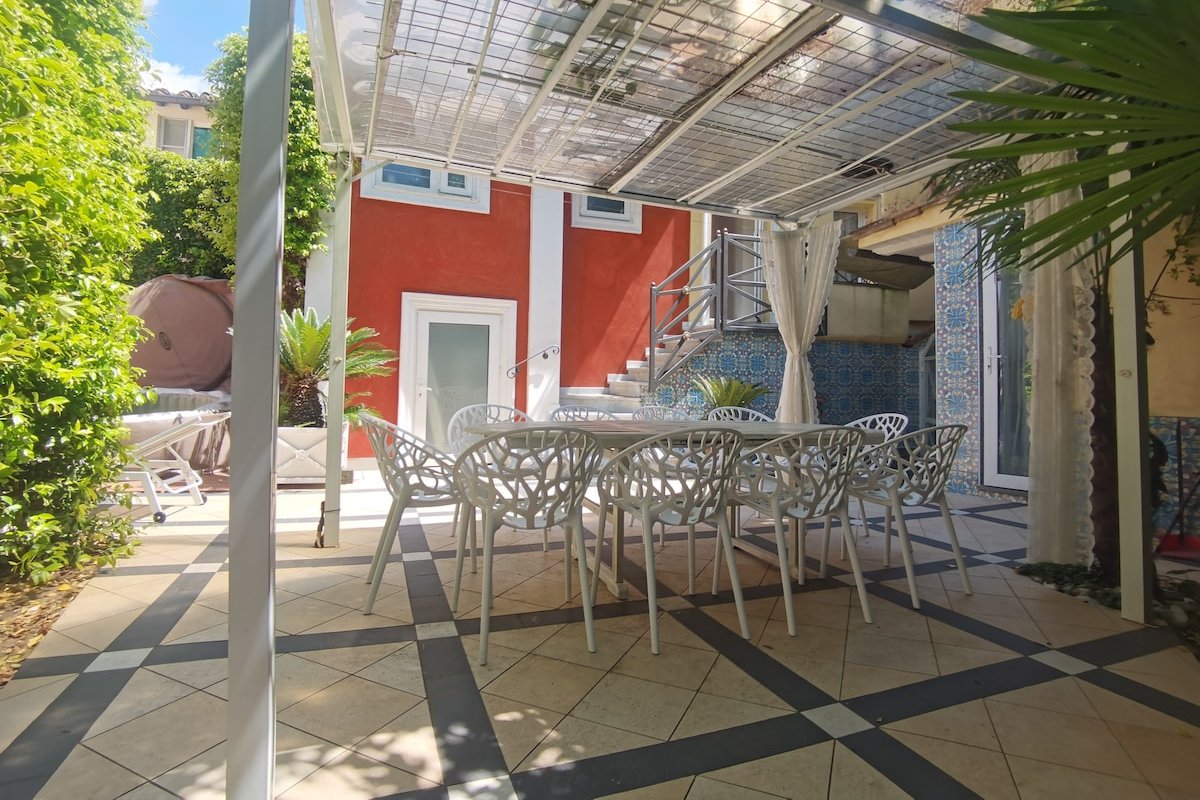 At the top faboulous terrace Florence gallery image 5