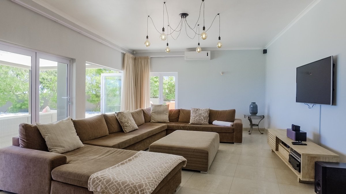 60 on Hely Camps Bay villa with ocean view gallery image 5