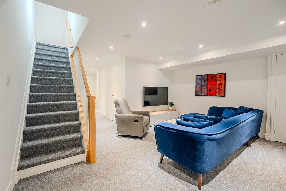 Modern 3BR Home | Private Backyard + Office gallery image 5