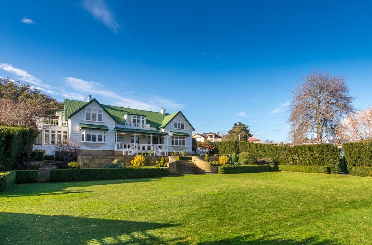 Derwent River Home – Absolute Waterfront Hobart gallery image 2