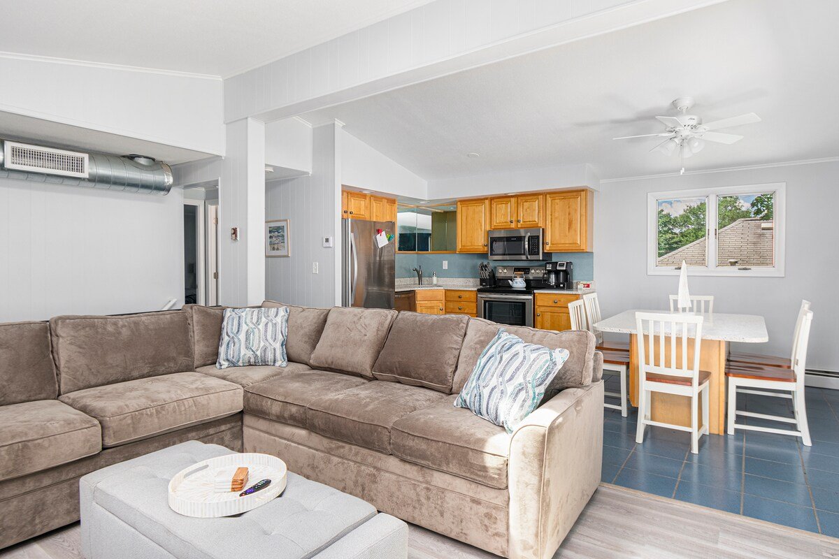 Walk to Beach (1/4 Mile), Newly Renovated, A/C gallery image 3