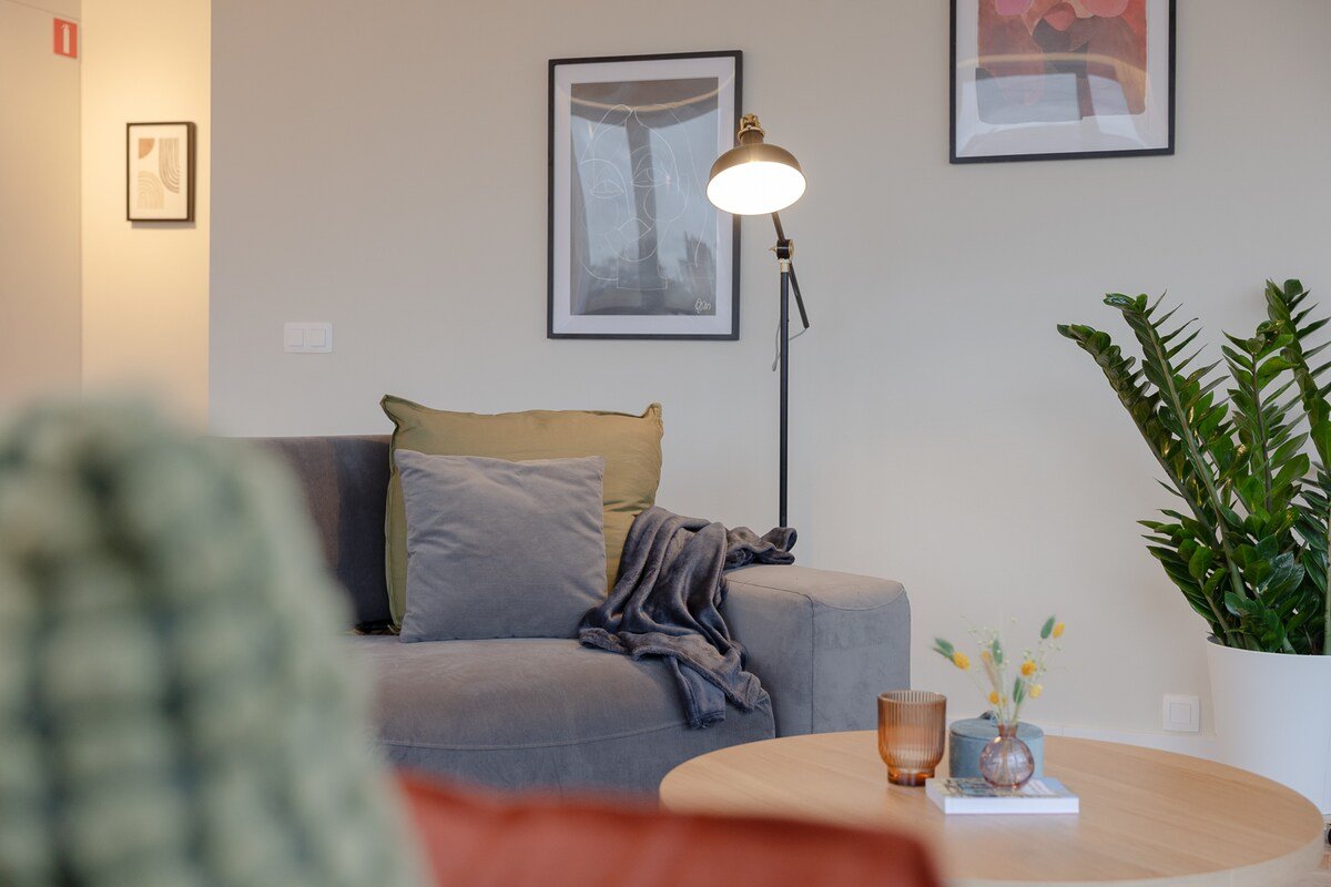 Trendy, sunny apartment on the South – 5th floor gallery image 2