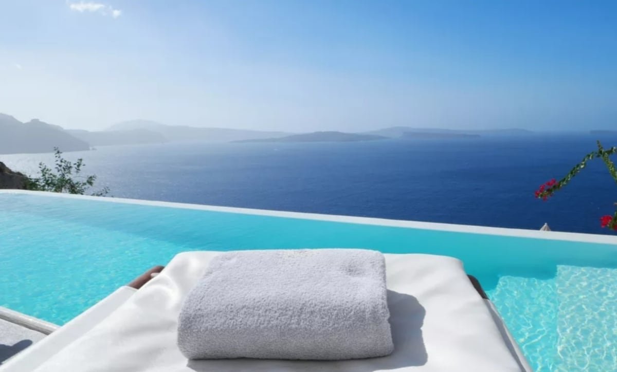 Villa by the sea in the bay exclusive swimmingpool gallery image 2