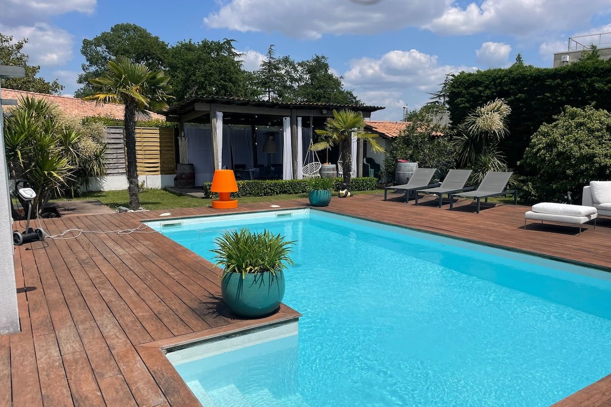 Belle demeure, jardin, piscine gallery image 2