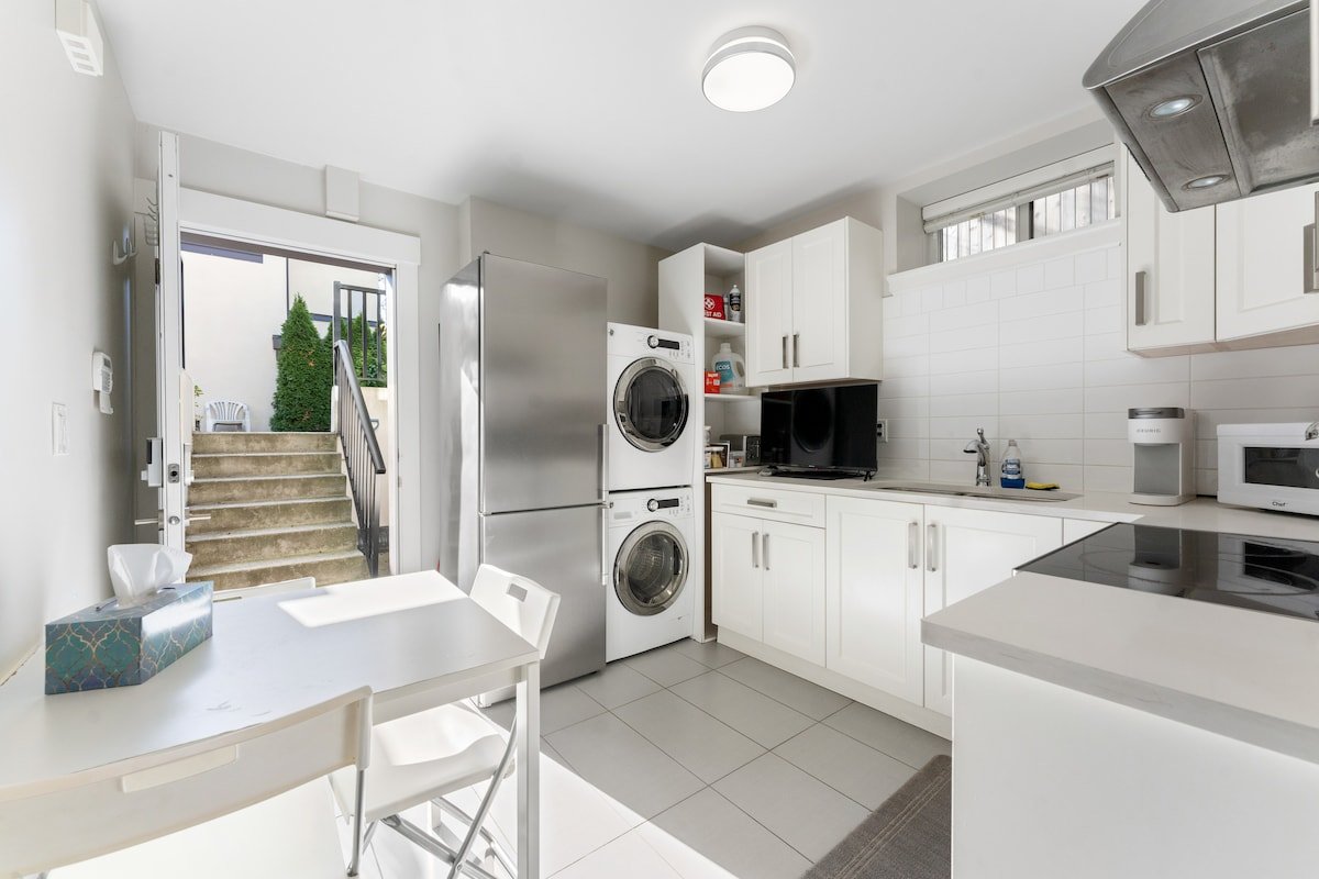 26-New, Cozy, Private Suite 2 bedrooms, 1 Bath gallery image 4