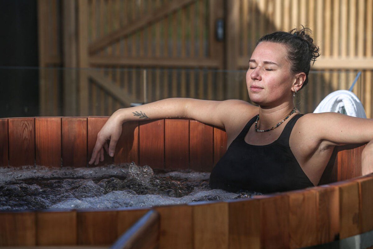 Cedar Tides – Luxury and views. gallery image 4