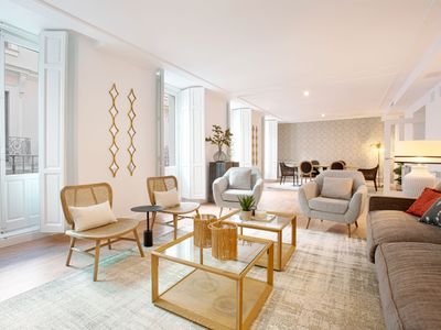Luxury Apartment near Retiro Park. Madrazo II