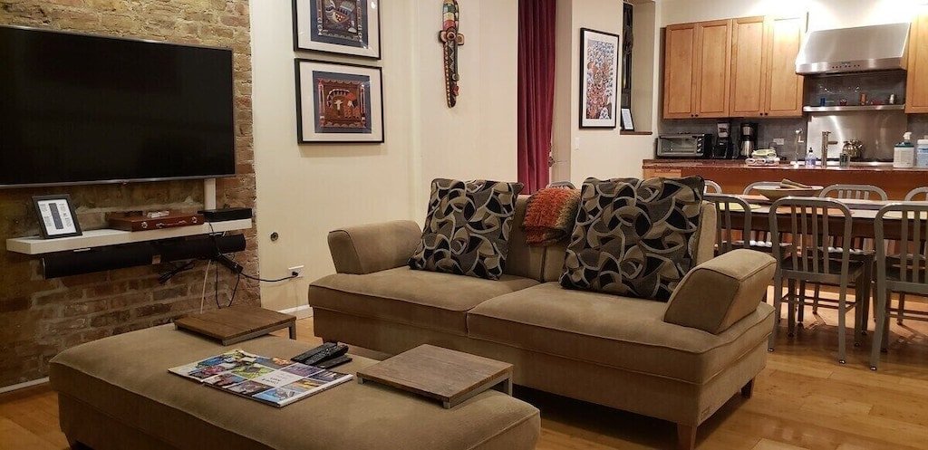 Magic Factory Loft 2East 4 Bd/3 Ba Families Groups gallery image 3