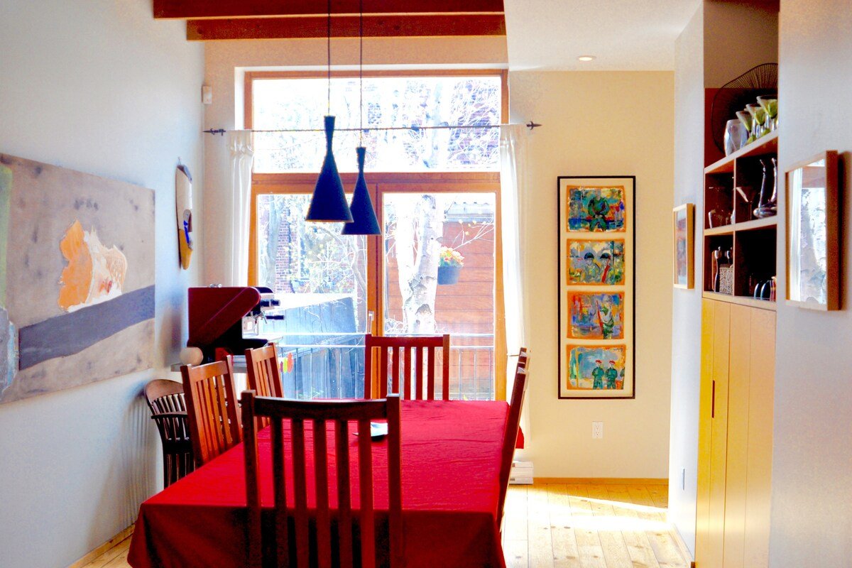 Large, sunny house with garden near Old MTL gallery image 4