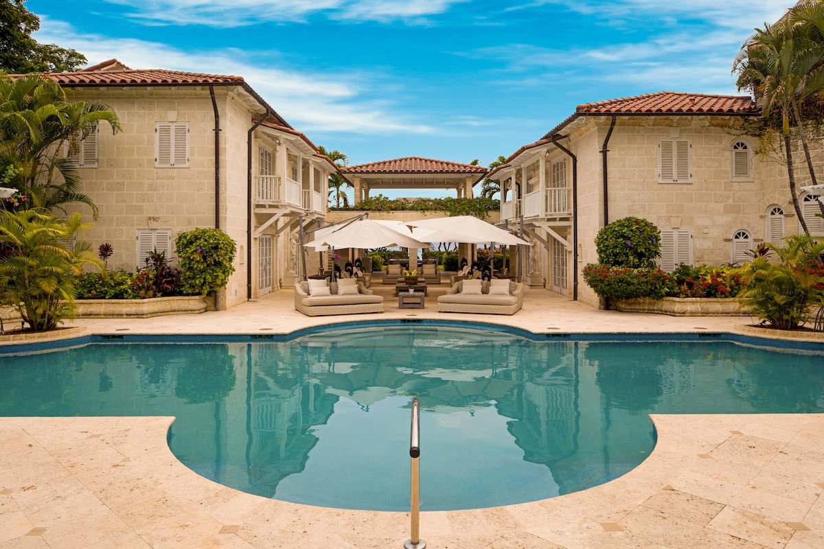 Bachelor Hall gallery image 2