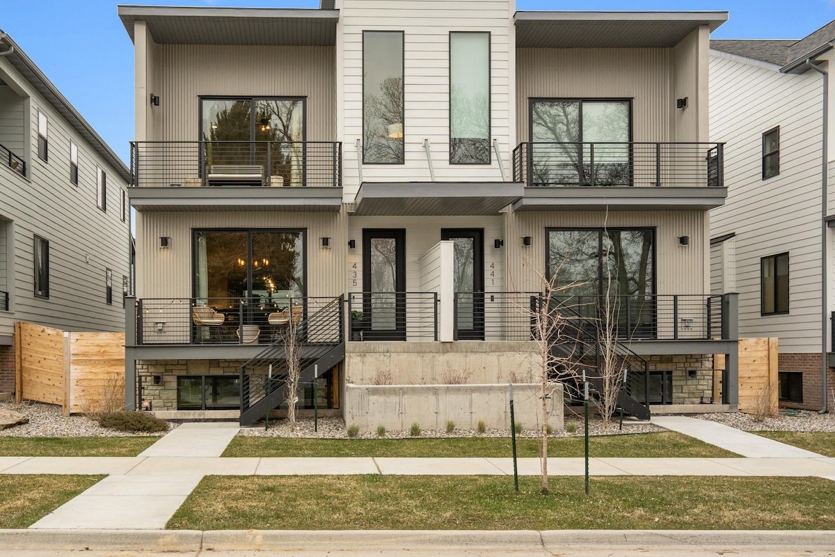 Casa Opa – Immaculate luxury townhome just a few b gallery image 3