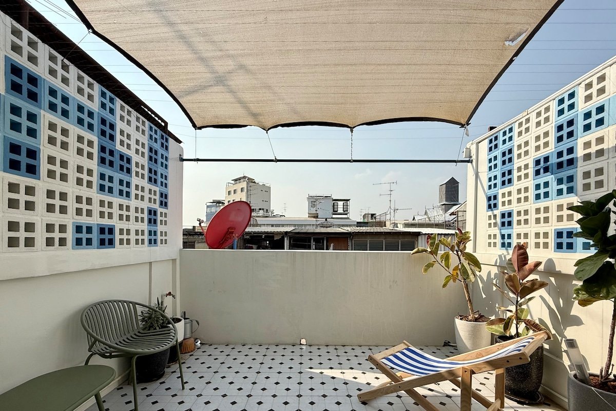 Lively & Peaceful (3BR)Home in Song Wat/Chinatown gallery image 2