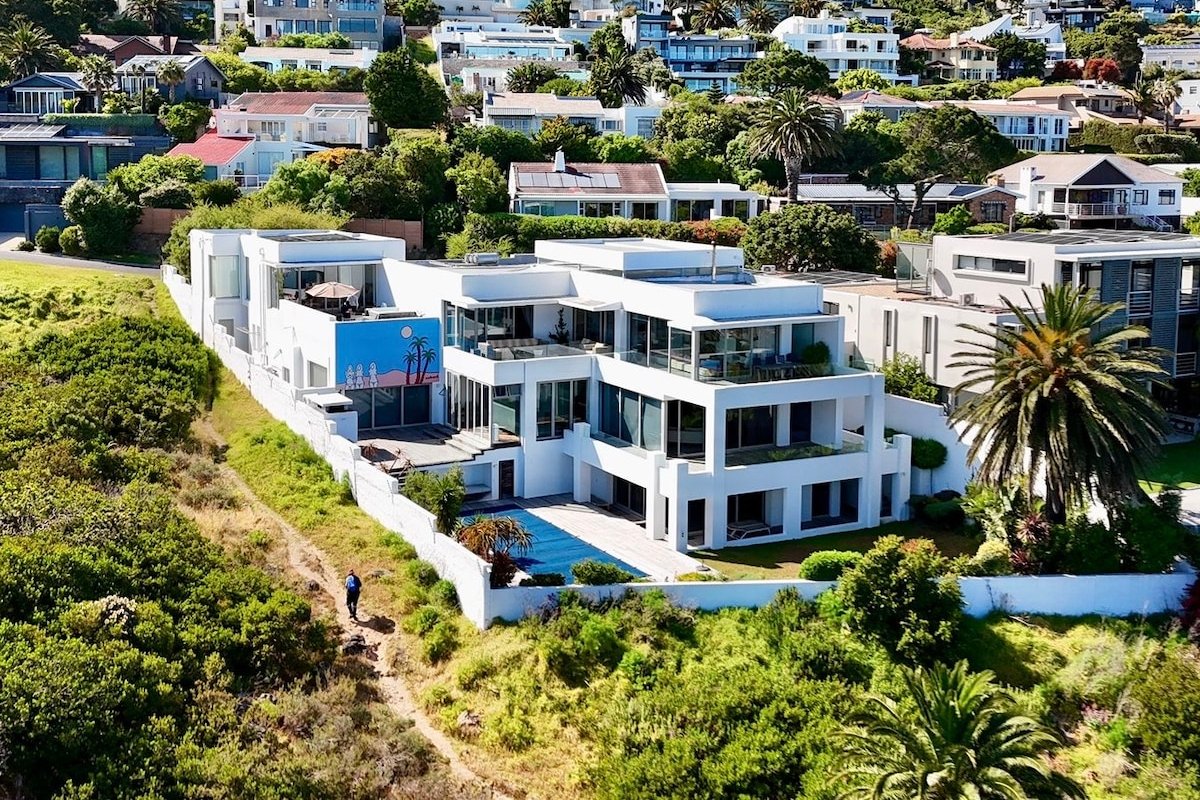 The Baules Camps Bay, Spectacular Luxury Villa gallery image 2