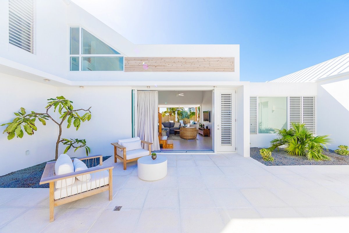 Aqueous: Luxury Villa w/Tranquil Pool Near Beach gallery image 4