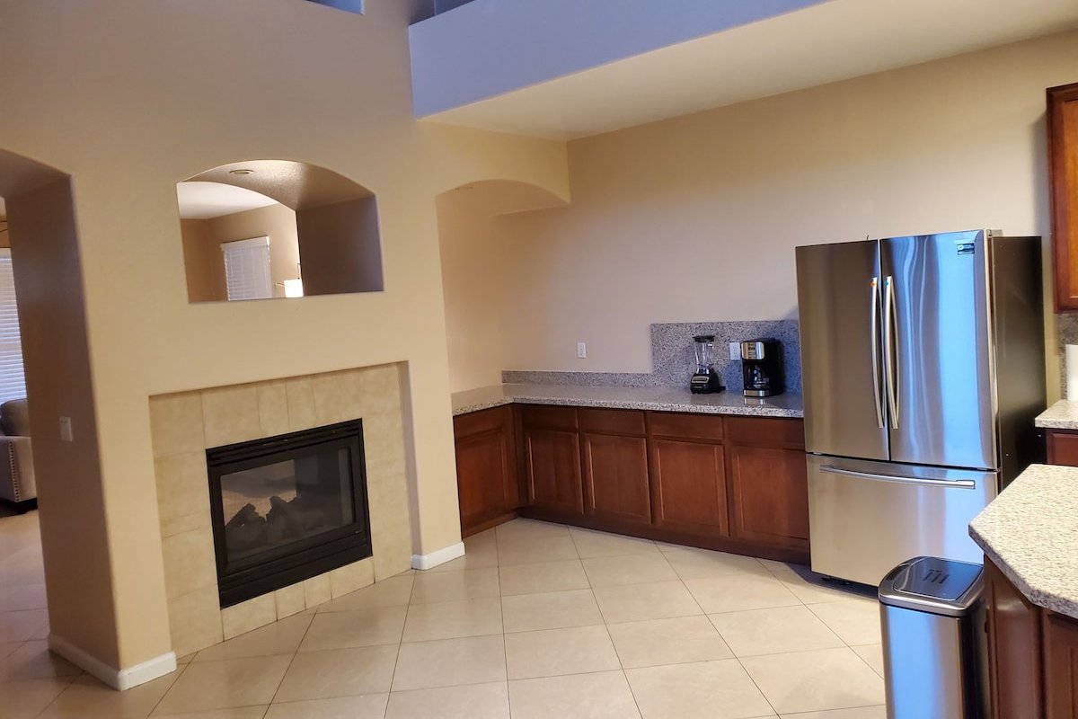 EDC Mini Castle 4 – NEW HOME – 12 Min to strip gallery image 3