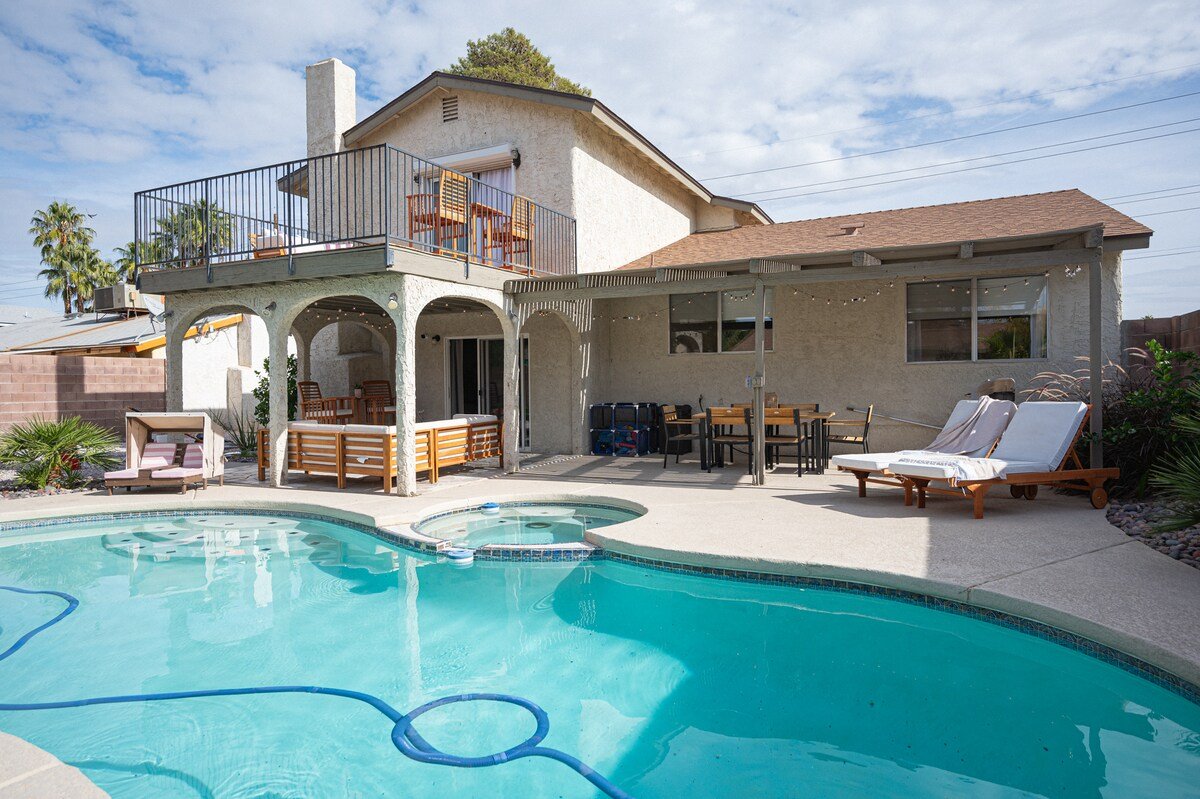 Fun 4bed pool home next to strip! gallery image 4
