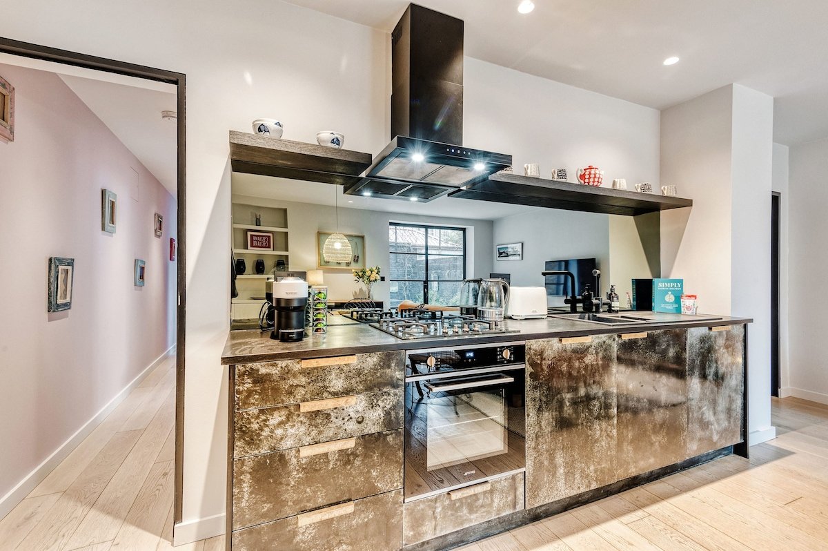 Notting Hill 2 Bed with Sauna – by Out of Office L gallery image 5