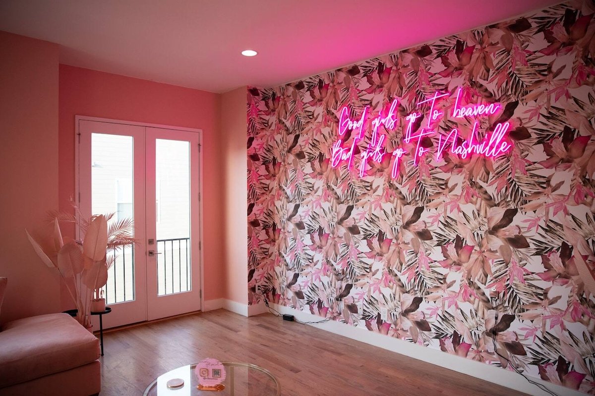 Vibey Stays for the babes! Bachelorette House! gallery image 4