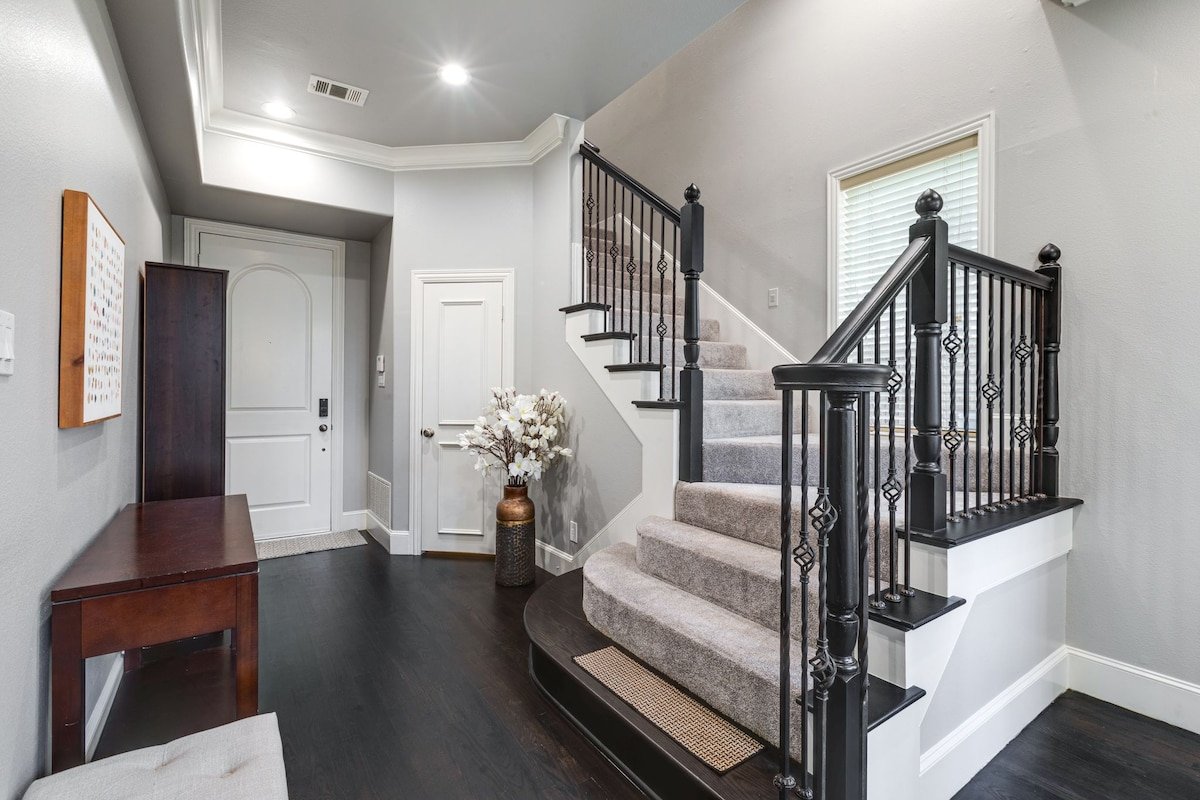 Beautiful Home in Prime Location! gallery image 3