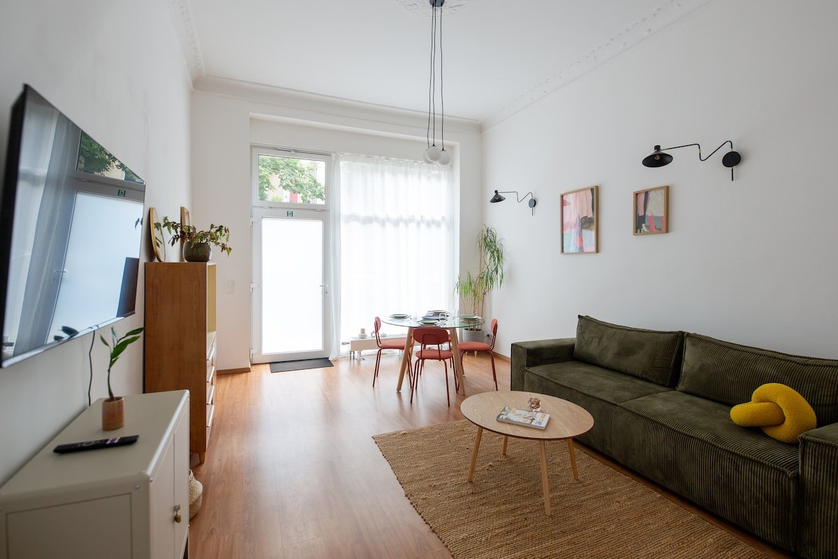 Beautiful City Apartment in trendy area gallery image 2