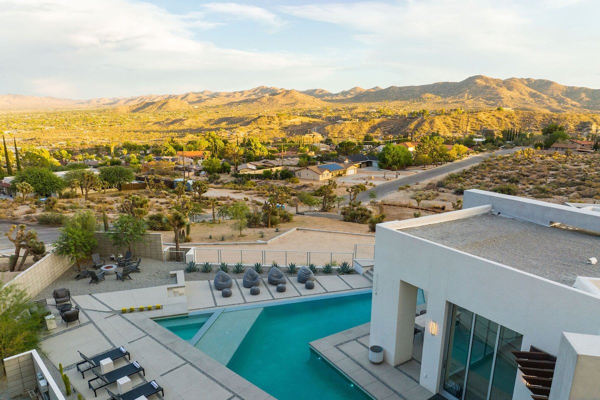 The Overlook by Fieldtrip | 7 Bd w Infinity Pool gallery image 2