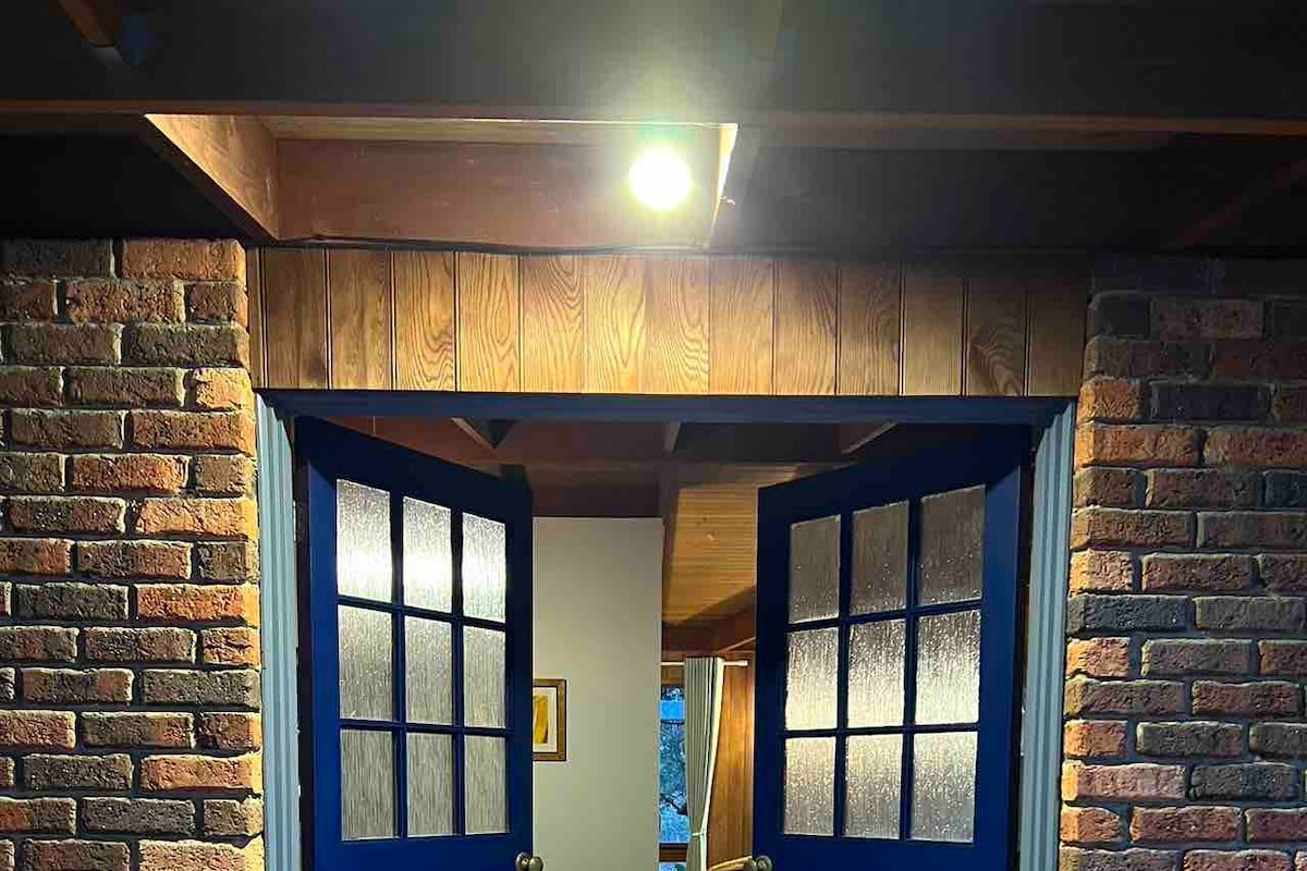 Charming Semi-Farm Escape with Spa in Cranbourne gallery image 3