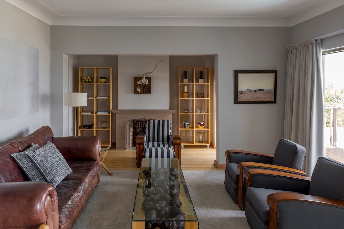 Bantry Bay: A Sea View Art House gallery image 3