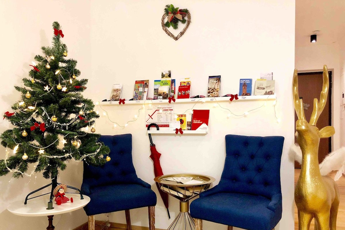 Apartment next to Charles Bridge! 3 bathrooms! gallery image 3