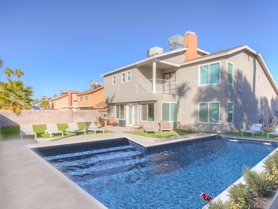 Stylish Resort POOL 7mins Strip!