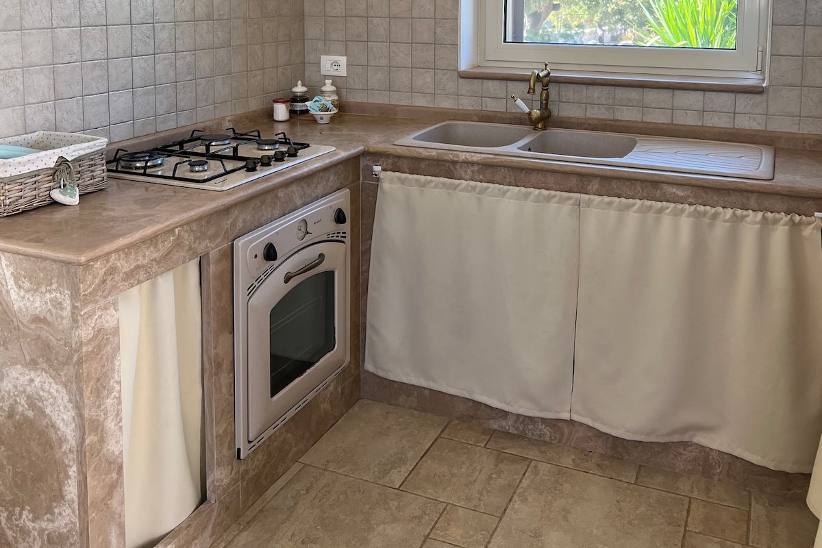 Trulli Terrarossa with private pool gallery image 4