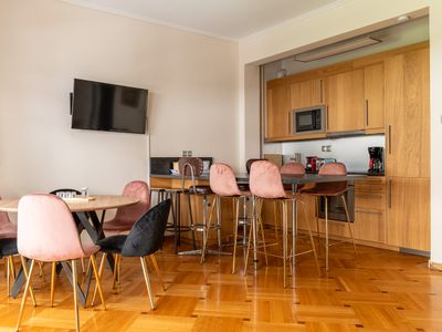 Amazing Huge Bright full 3BDR apt in Acropolis !