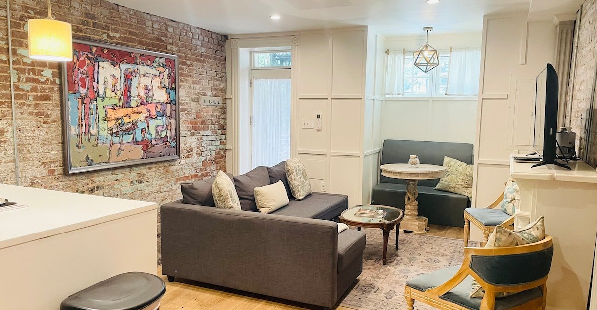 Historic 2BR Rowhouse 3 blks to Capitol & parking gallery image 5