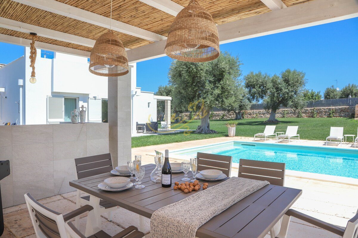 TD Villa Patrizia Pool & Alfresco Kitchen gallery image 4