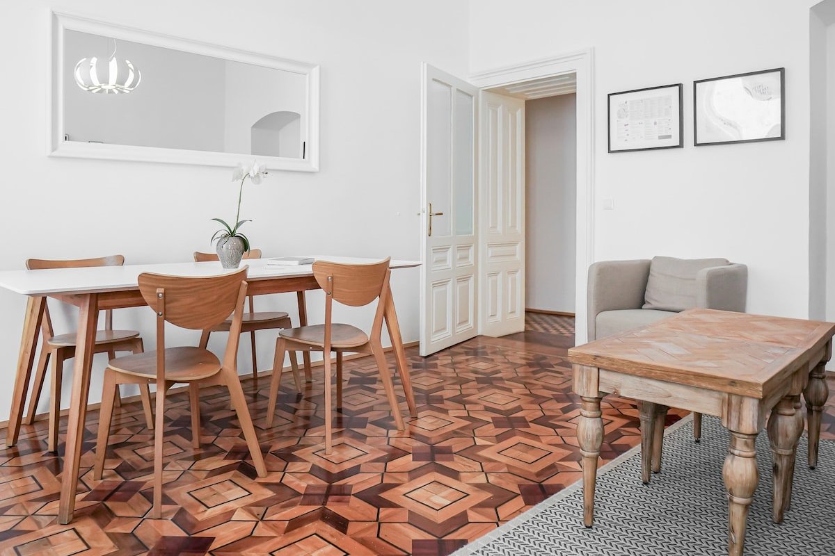 Fabulous City Center Apartment – Apt 14 gallery image 3