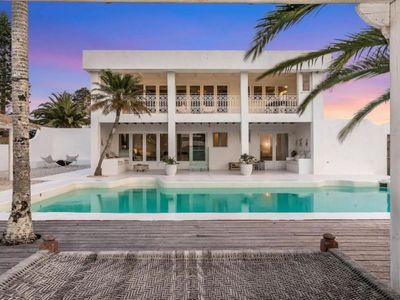 Bisque House – A Mediterranean Dream Home + Pool