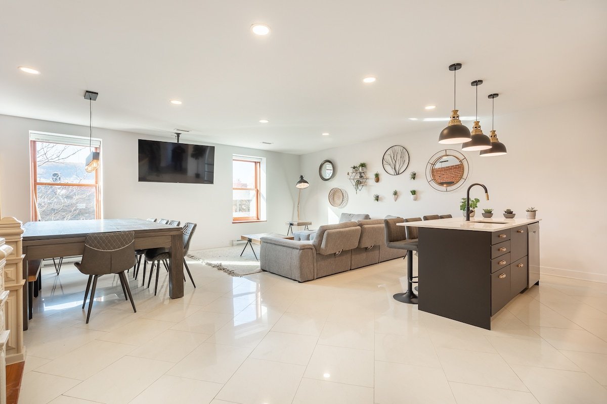 The Cottage – Spacious 6BR with Unique Terrace gallery image 5