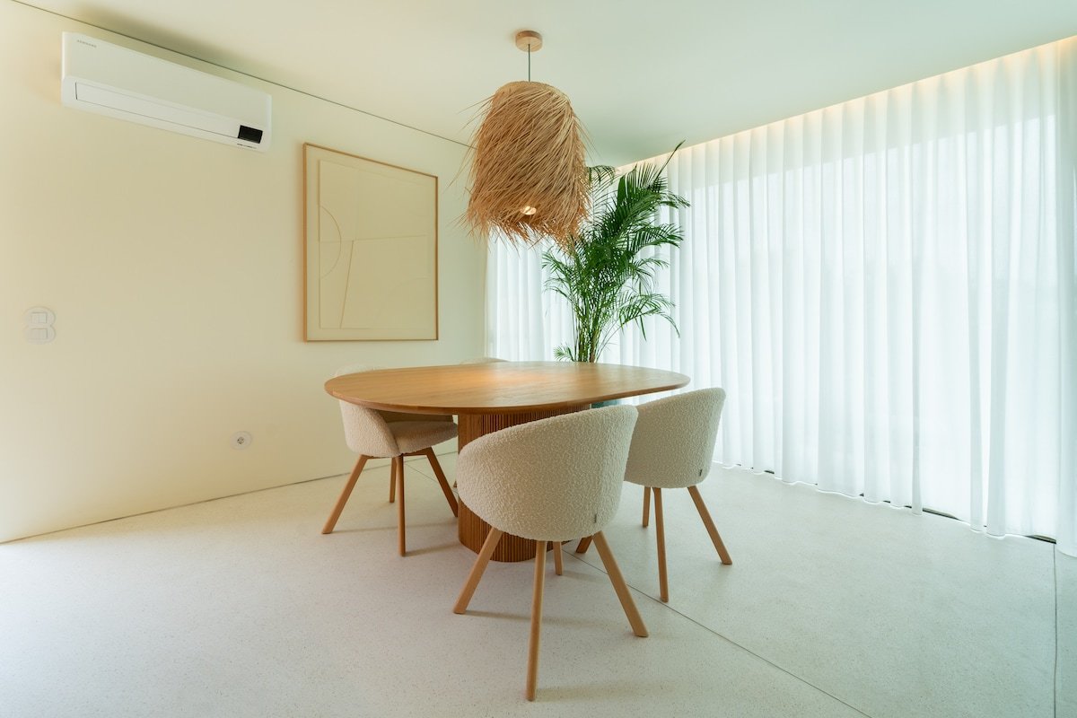 The Aquamarine – Luxury Duplex – Pool + City View gallery image 4