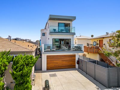 San Diego! Sleeps 12! Walk to Restaurants! 3 decks